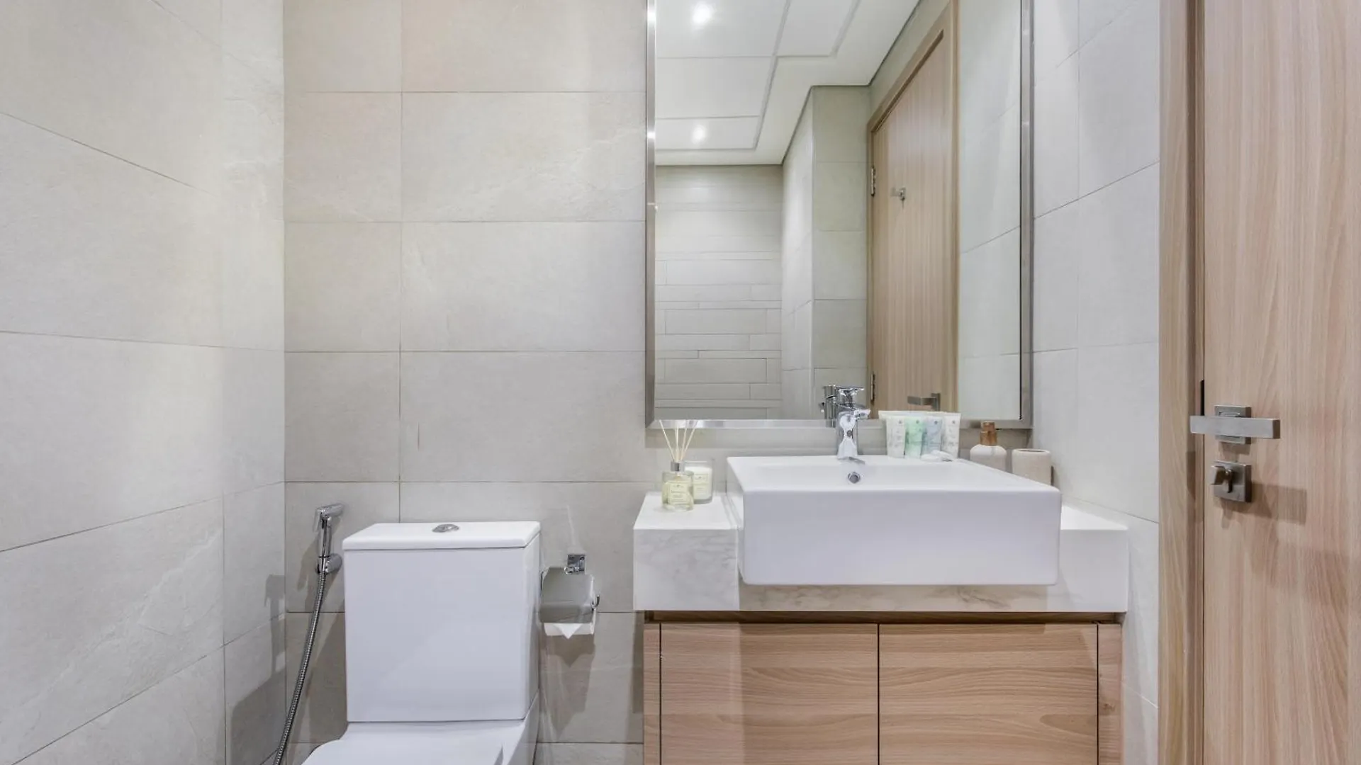 Stylish & Luxury Apt Riviera 19 2 Adult & 1 Kid Dubai 0*,  Emirati Arabi Uniti